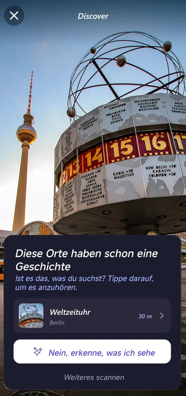 Discover vor der Weltzeituhr am Alexanderplatz: Die App zeigt, dass es zu diesem Ort schon eine Geschichte zum Anhören gibt