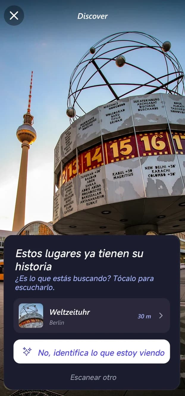 Discover frente a la Weltzeituhr de Alexanderplatz: la app muestra que ese lugar ya tiene una historia para escuchar