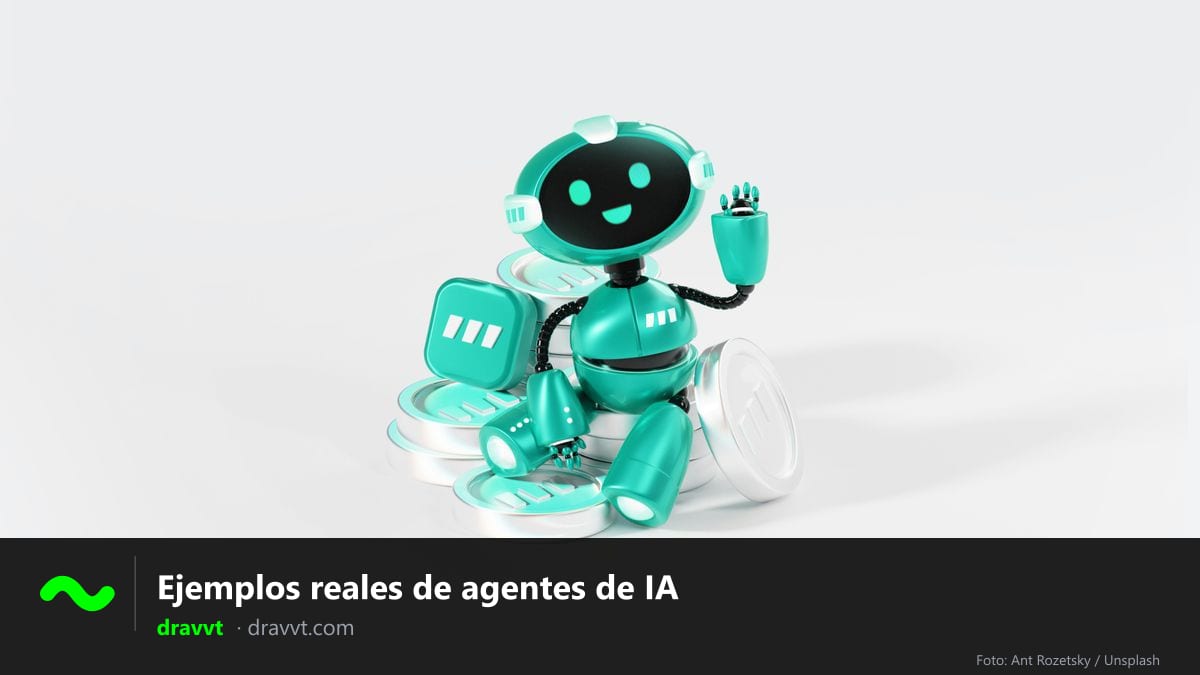 Robot de juguete turquesa que saluda sentado sobre monedas, con el título «Ejemplos reales de agentes de IA» y el logo de dravvt